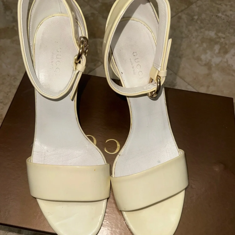 Gucci Cream Patent Leather Cork Wedge Sandals with Ankle Strap - Picture 2 of 5